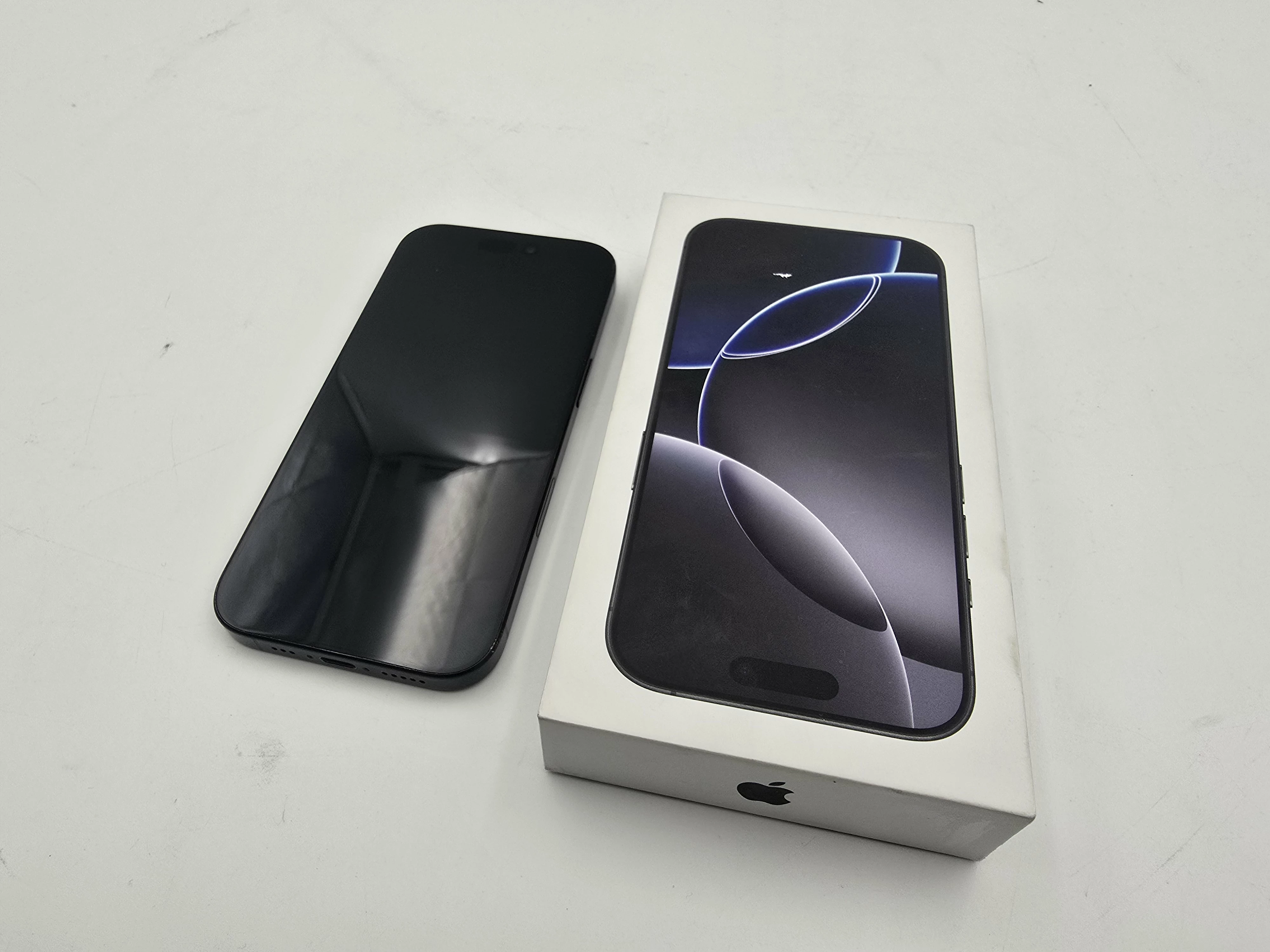 smartfon-apple-iphone-16-pro-5g-128gb-63-120hz-tytan-czarny-gwarancja-farbiarska-22e-mosina