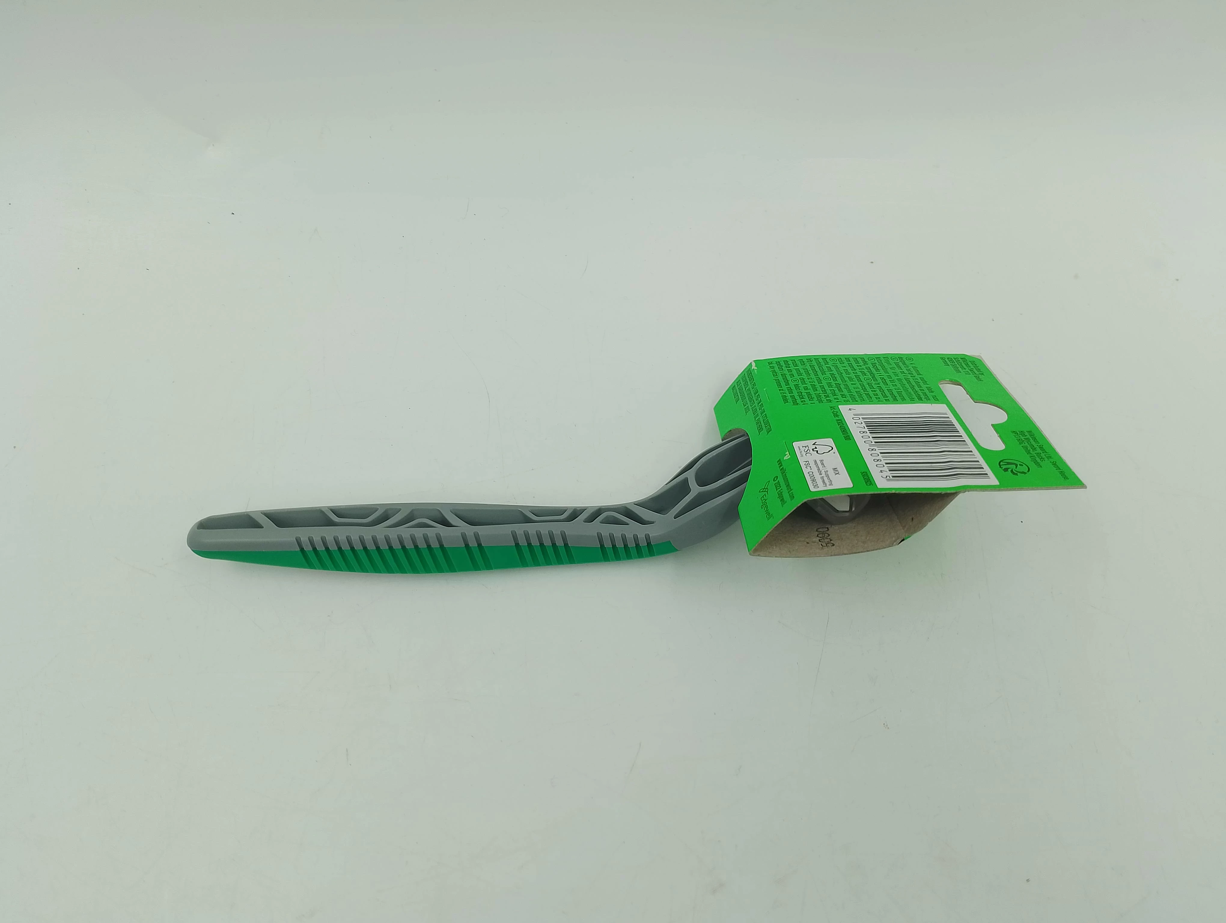 wilkinson-sword-quattro-essential-4-ostrza-maszynka-do-golenia-ruchoma-kod-producenta-4027800808045