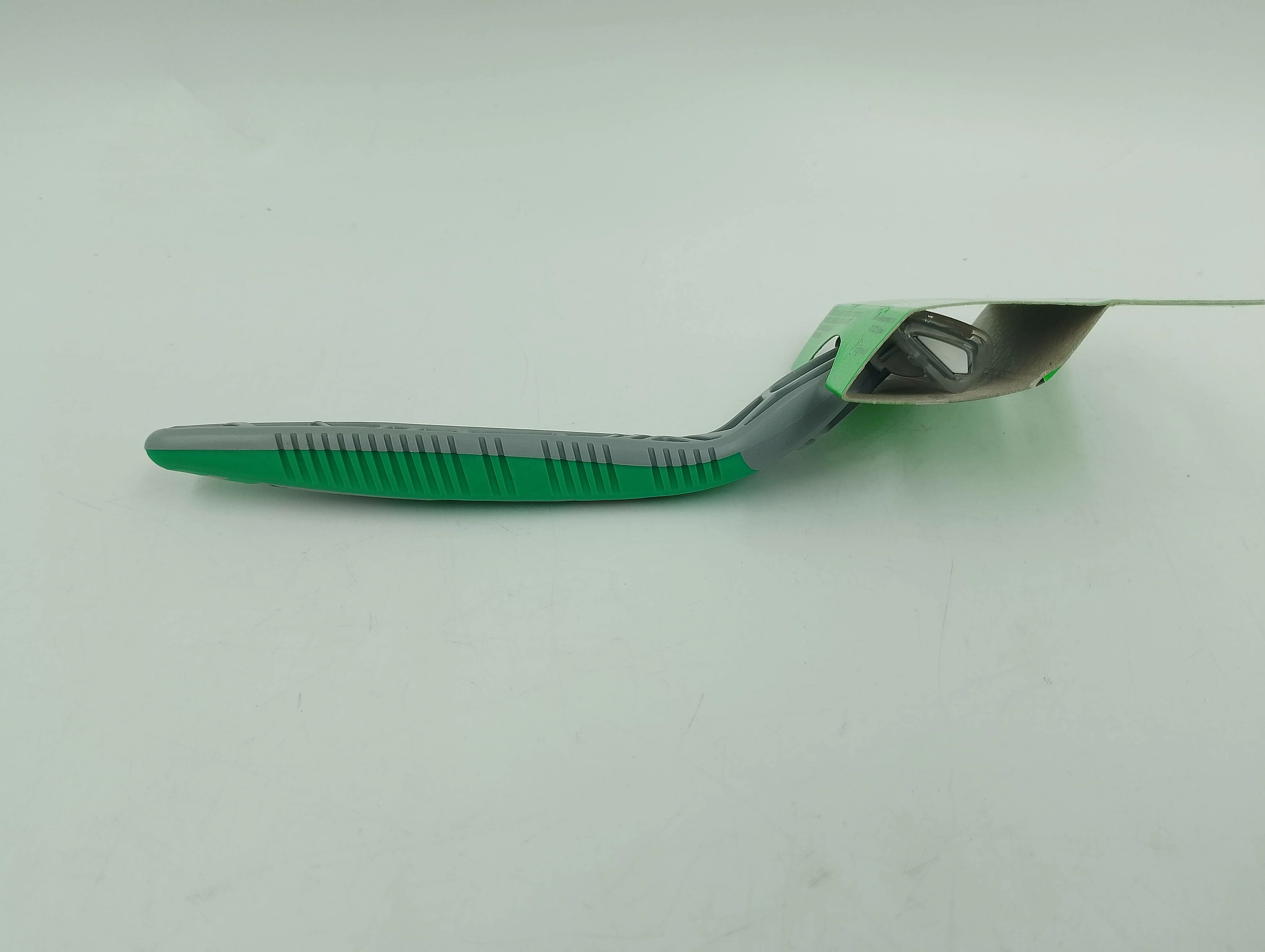 wilkinson-sword-quattro-essential-4-ostrza-maszynka-do-golenia-ruchoma-marka-248811-1976879