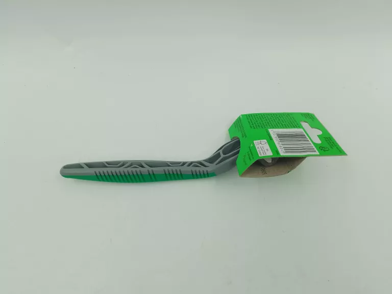 wilkinson-sword-quattro-essential-4-ostrza-maszynka-do-golenia-ruchoma-kod-producenta-4027800808045