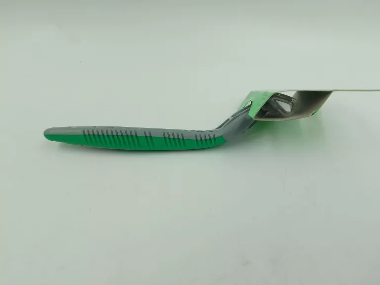 wilkinson-sword-quattro-essential-4-ostrza-maszynka-do-golenia-ruchoma-marka-248811-1976879