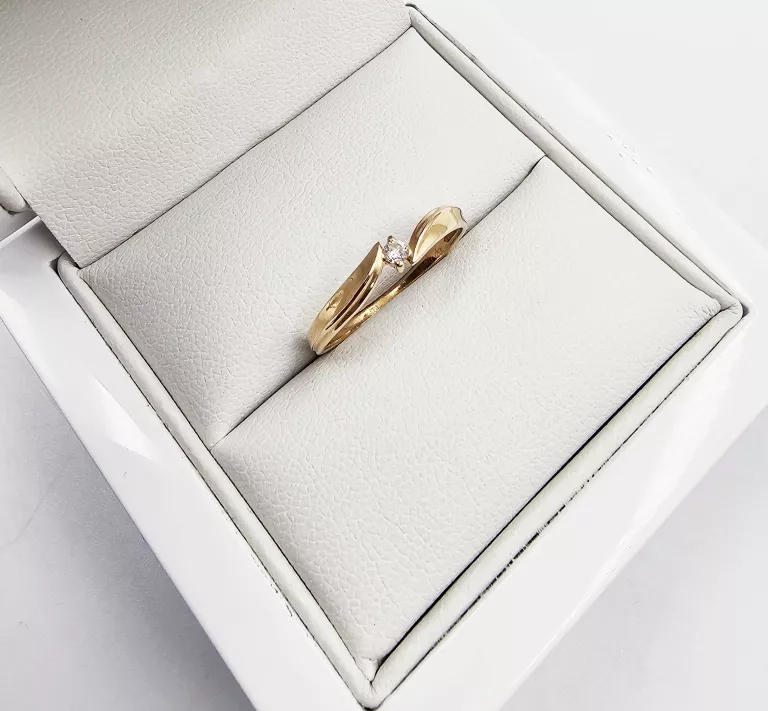 zloty-pierscionek-z-diamentem-108gr-p585-certyfikat-material-15835-2