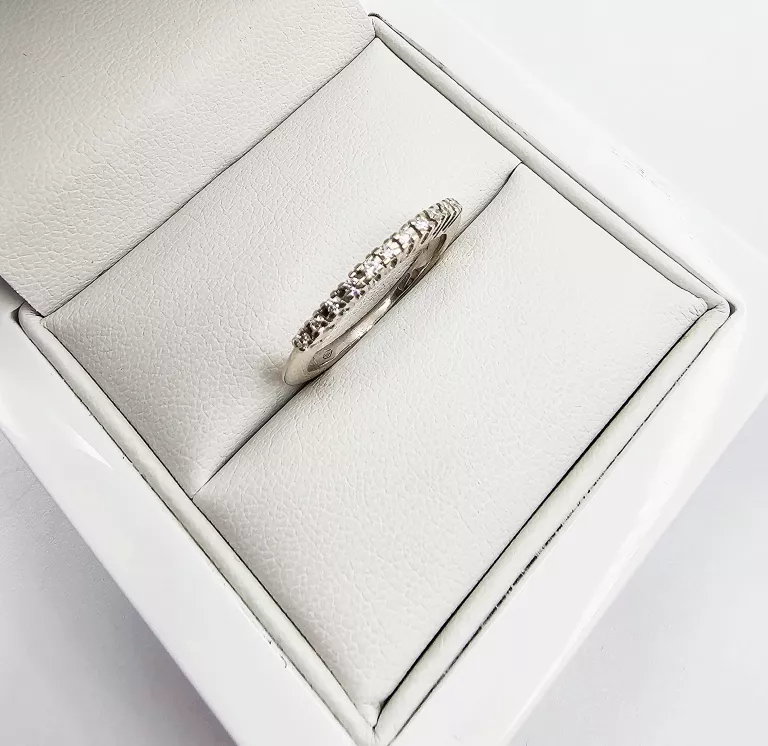 PIERŚCIONEK Z BIAŁEGO ZŁOTA Z DIAMENTAMI 2,73GR, P.750 + CERTYFIKAT