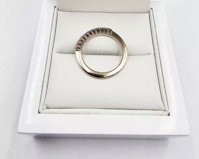 PIERŚCIONEK Z BIAŁEGO ZŁOTA Z DIAMENTAMI 2,73GR, P.750 + CERTYFIKAT