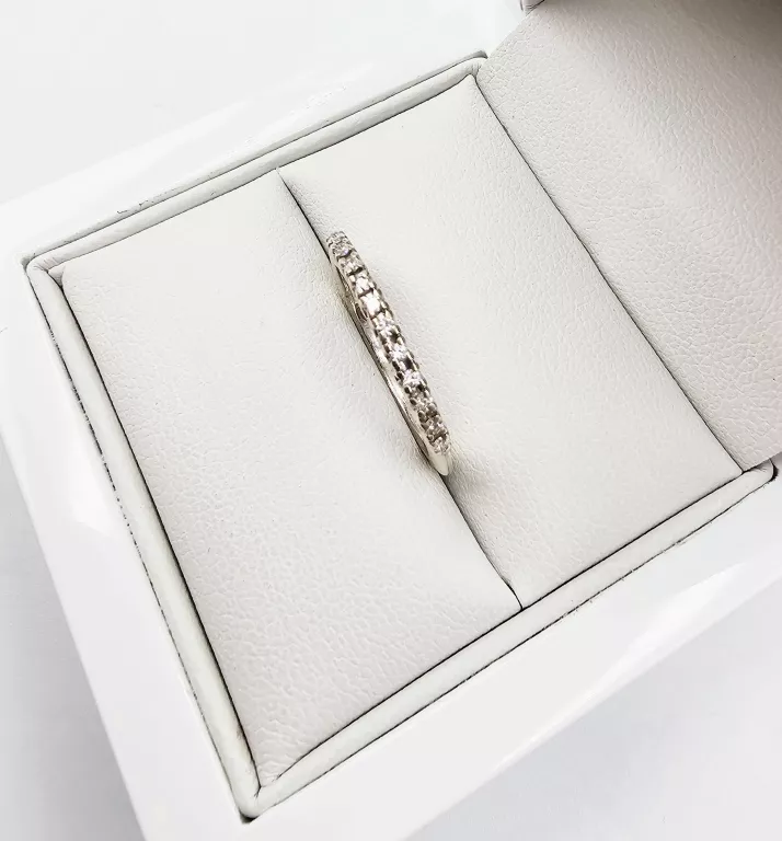 PIERŚCIONEK Z BIAŁEGO ZŁOTA Z DIAMENTAMI 2,73GR, P.750 + CERTYFIKAT