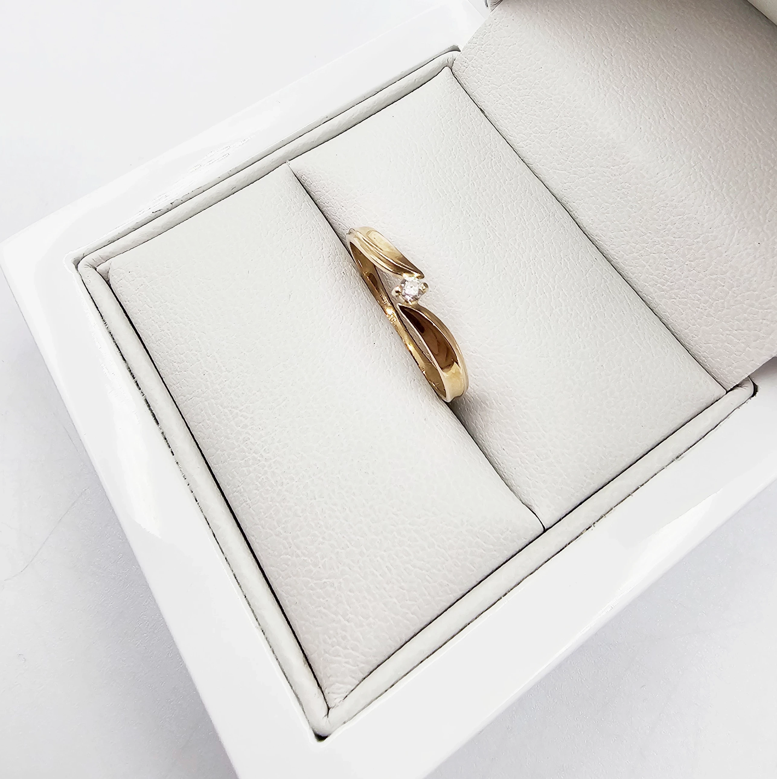 zloty-pierscionek-z-diamentem-108gr-p585-certyfikat-rodzaj-2205-2