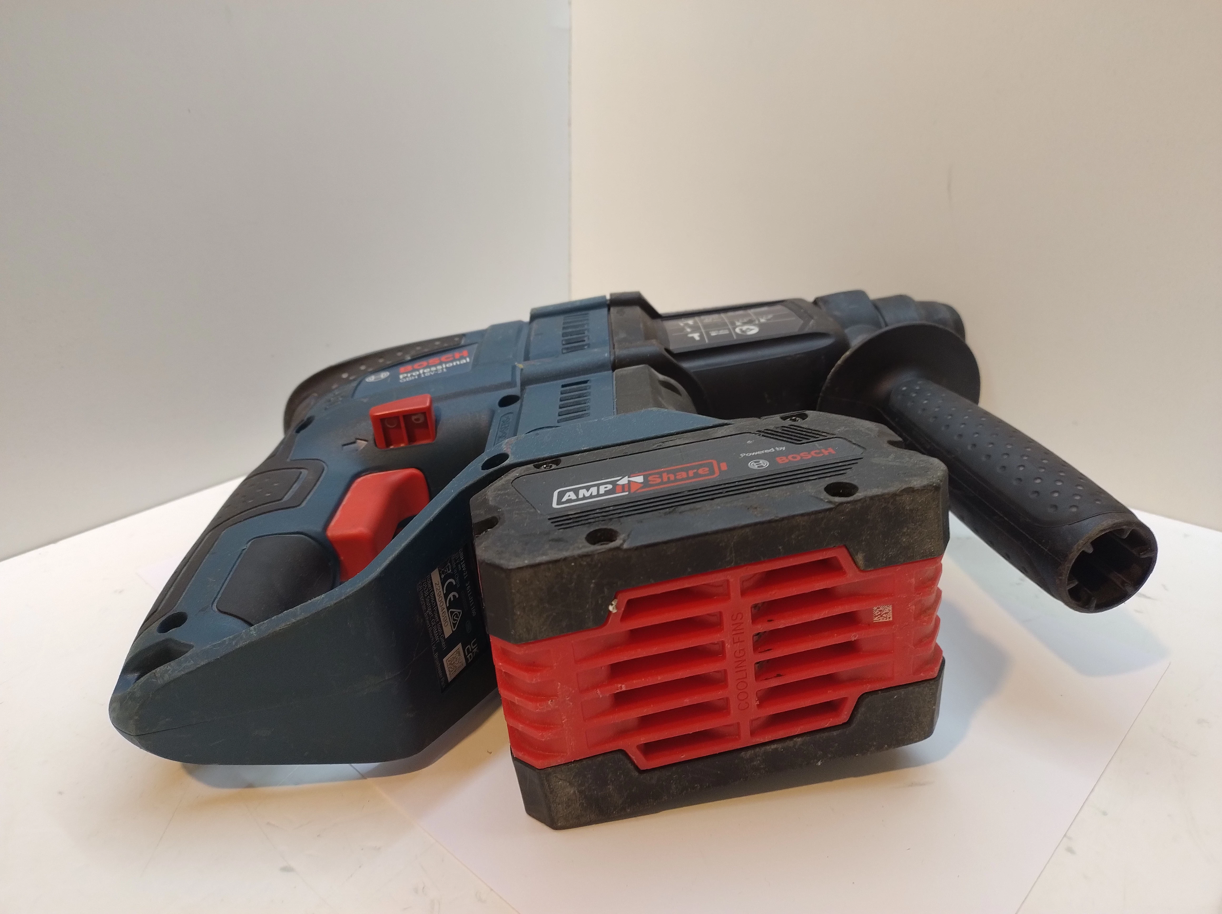 mlotowiertarka-bosch-gbh-18v-21-sds-plus-aku-55-ah-energia-udaru-210