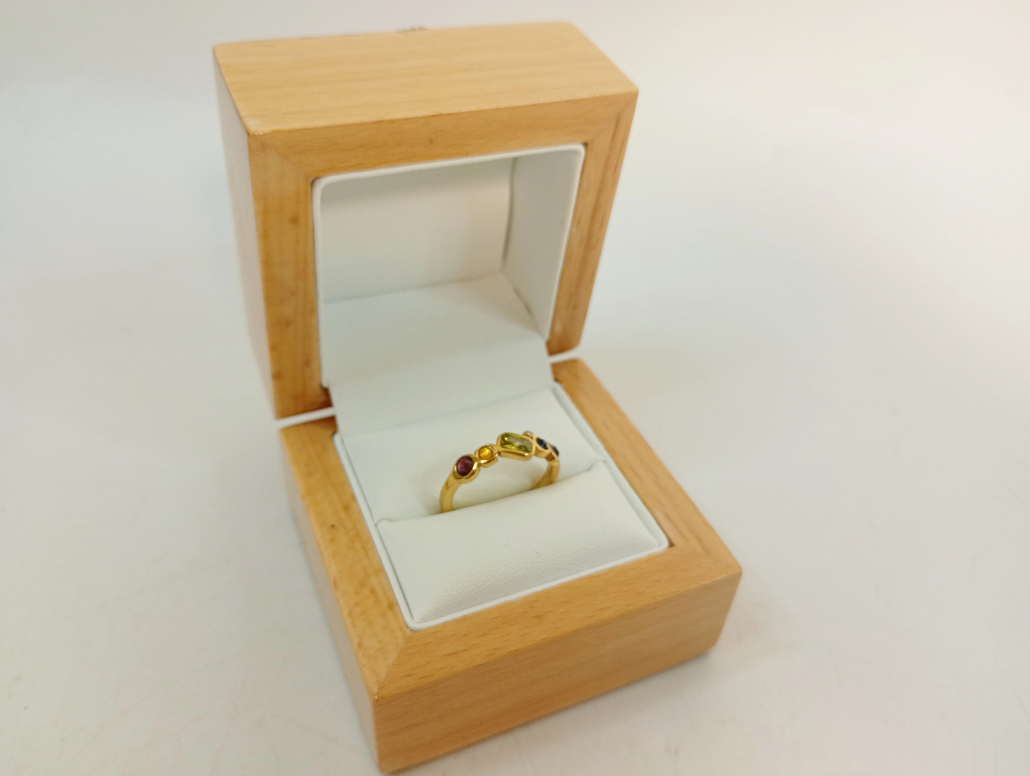 pierscionek-stalowy-z-kamyczkami-rozmiar-15-plac-daszynskiego-5-czestochowa-sj