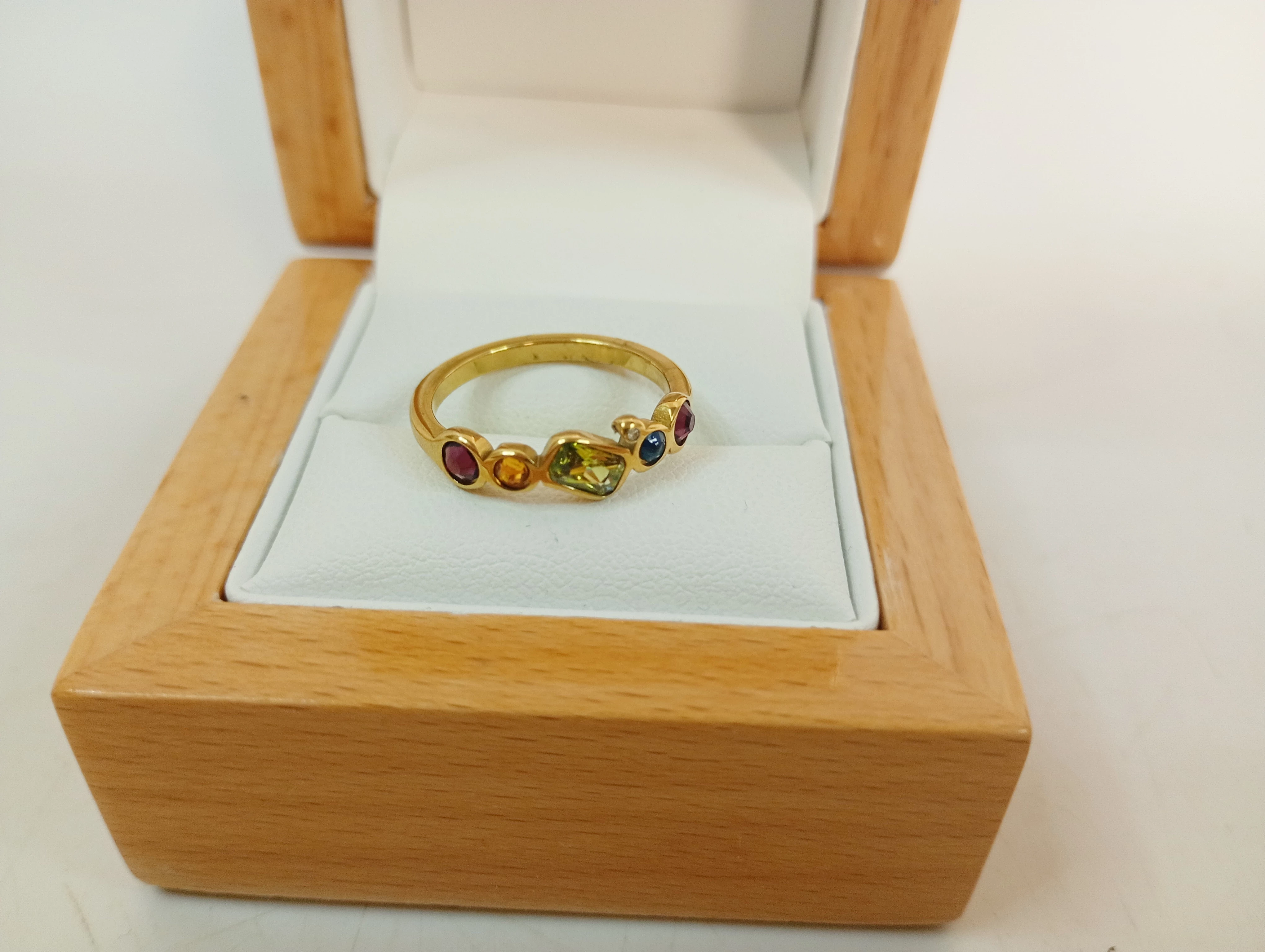 pierscionek-stalowy-z-kamyczkami-rozmiar-15-rodzaj-2205-16