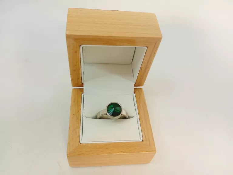 pierscionek-stalowy-z-zielonym-oczkiem-ean-gtin-6944531976448