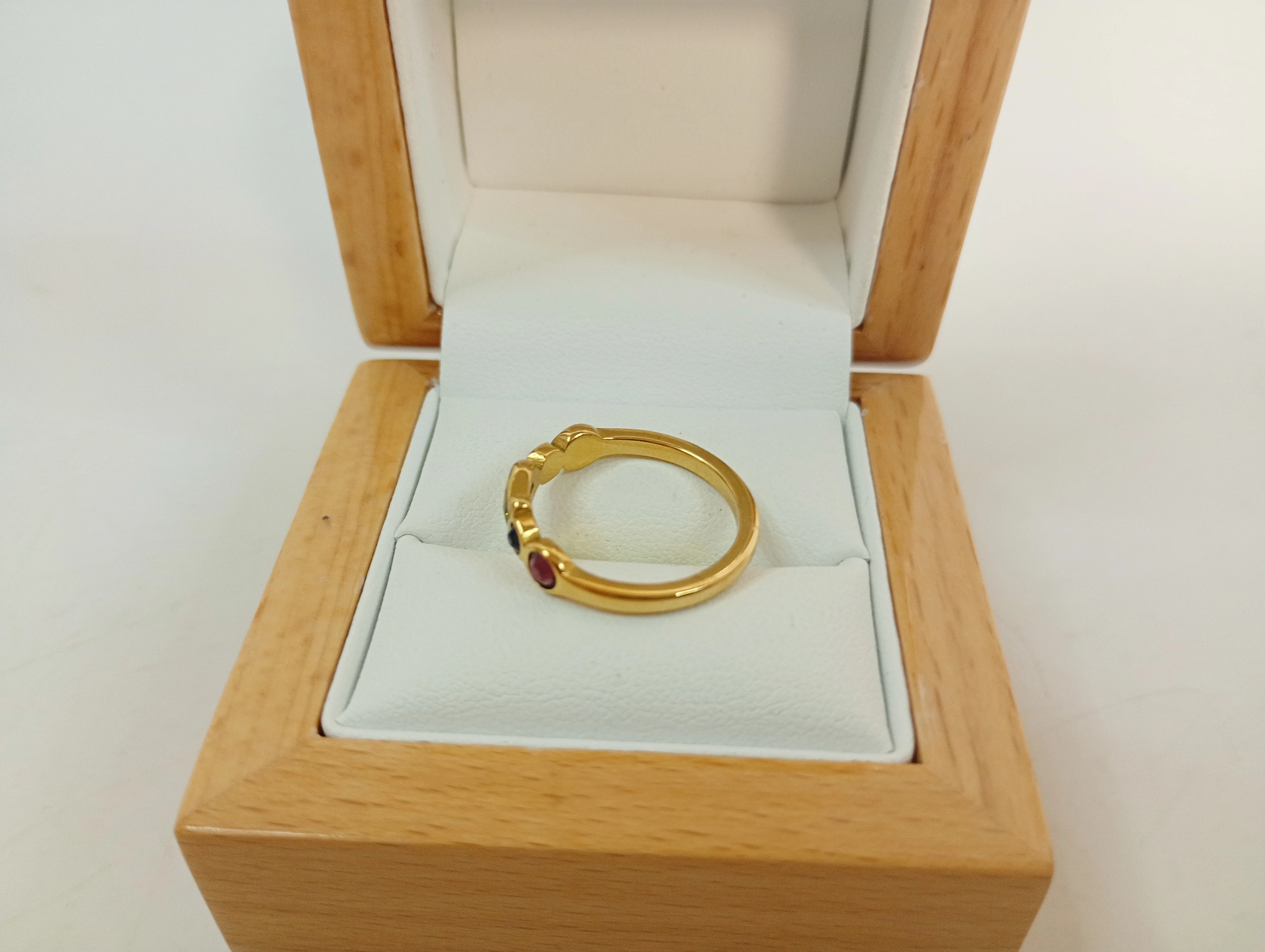 pierscionek-stalowy-z-kamyczkami-rozmiar-15-kamien-17088-524288