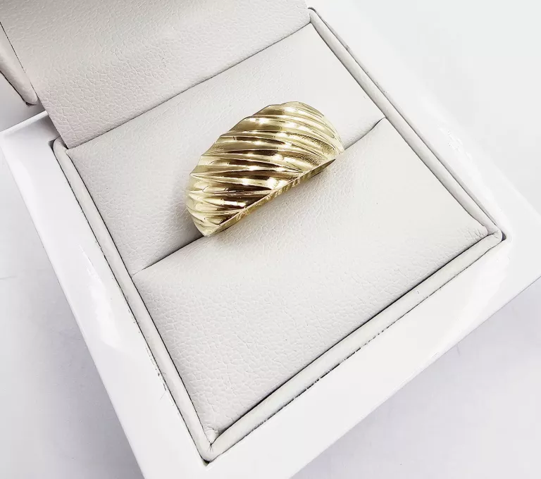 ZŁOTY PIERŚCIONEK ZE WZOREM 1,30GR, P.585