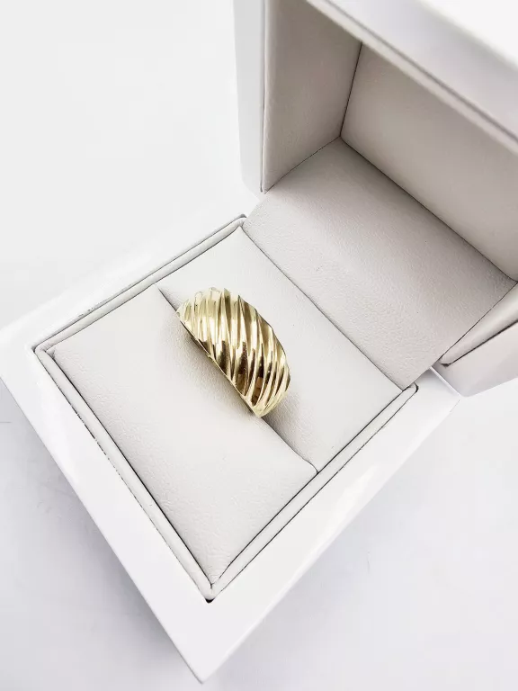 ZŁOTY PIERŚCIONEK ZE WZOREM 1,30GR, P.585