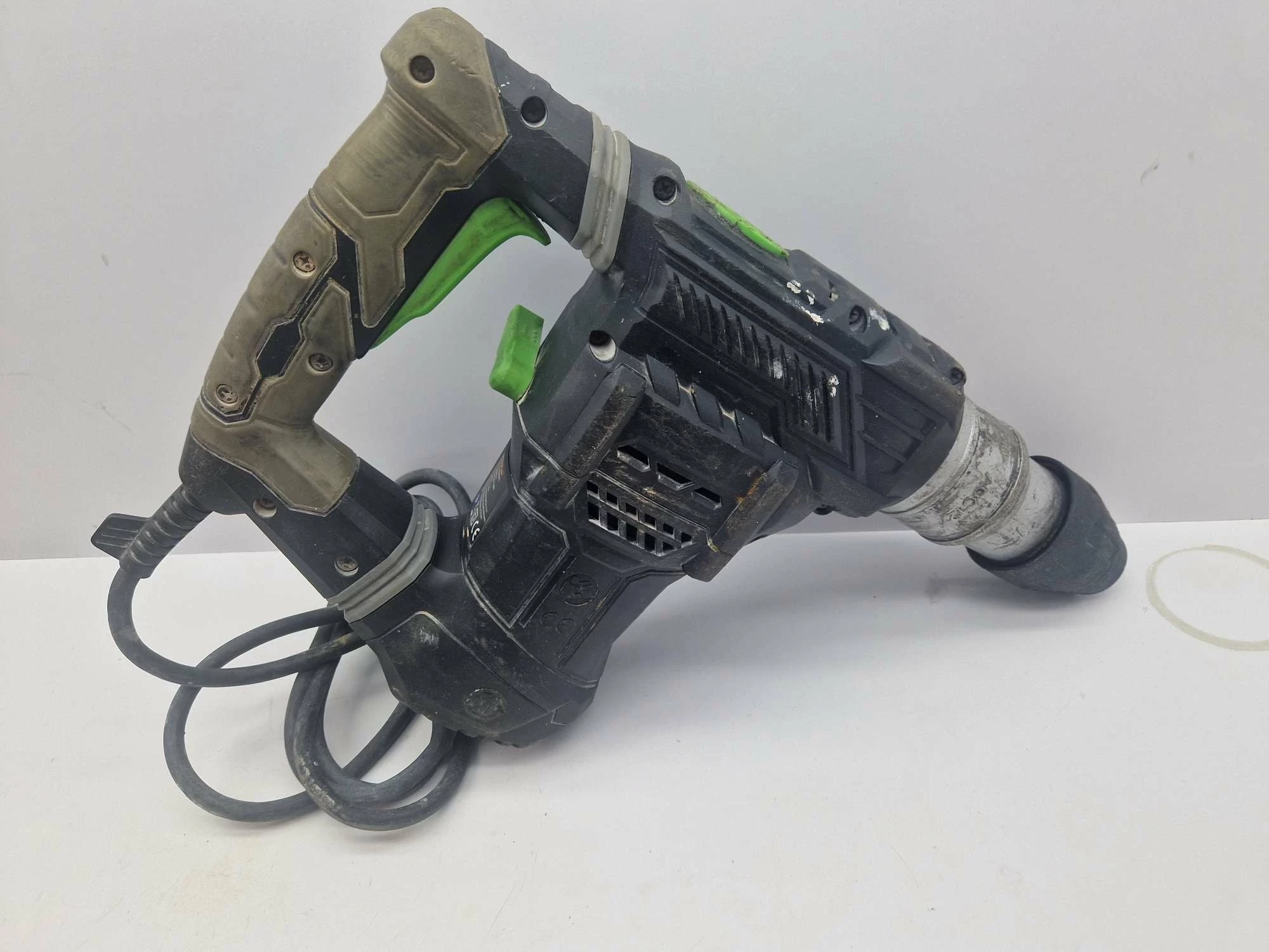 mlot-udarowy-niteo-tools-1300w-walizka-typ-uchwytu-128474-1