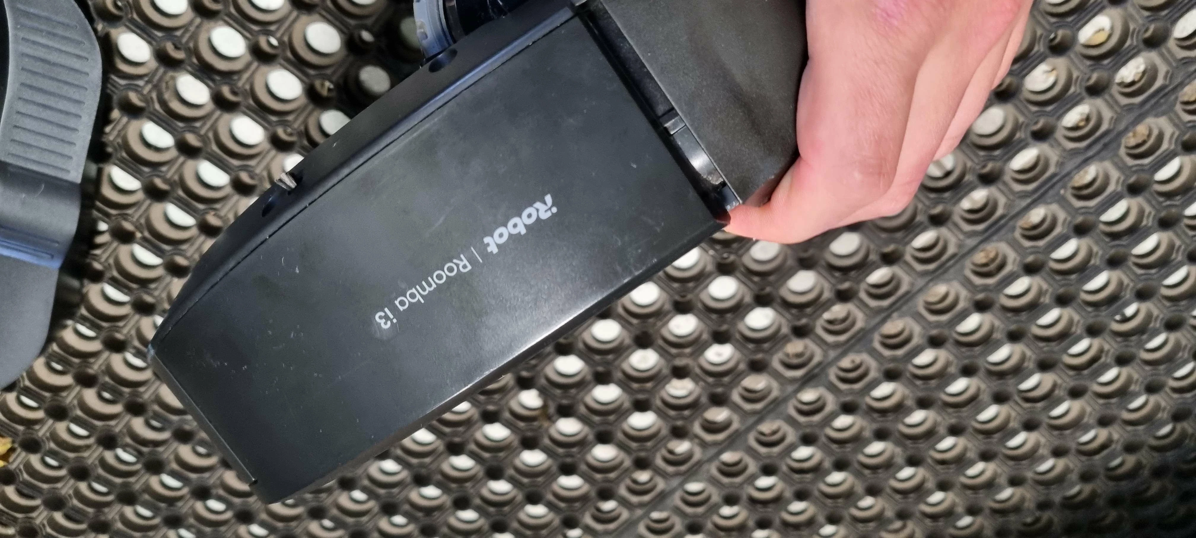 robot-sprzatajacy-irobot-roomba-i3-opis-kolor-dominujacy-129357-3