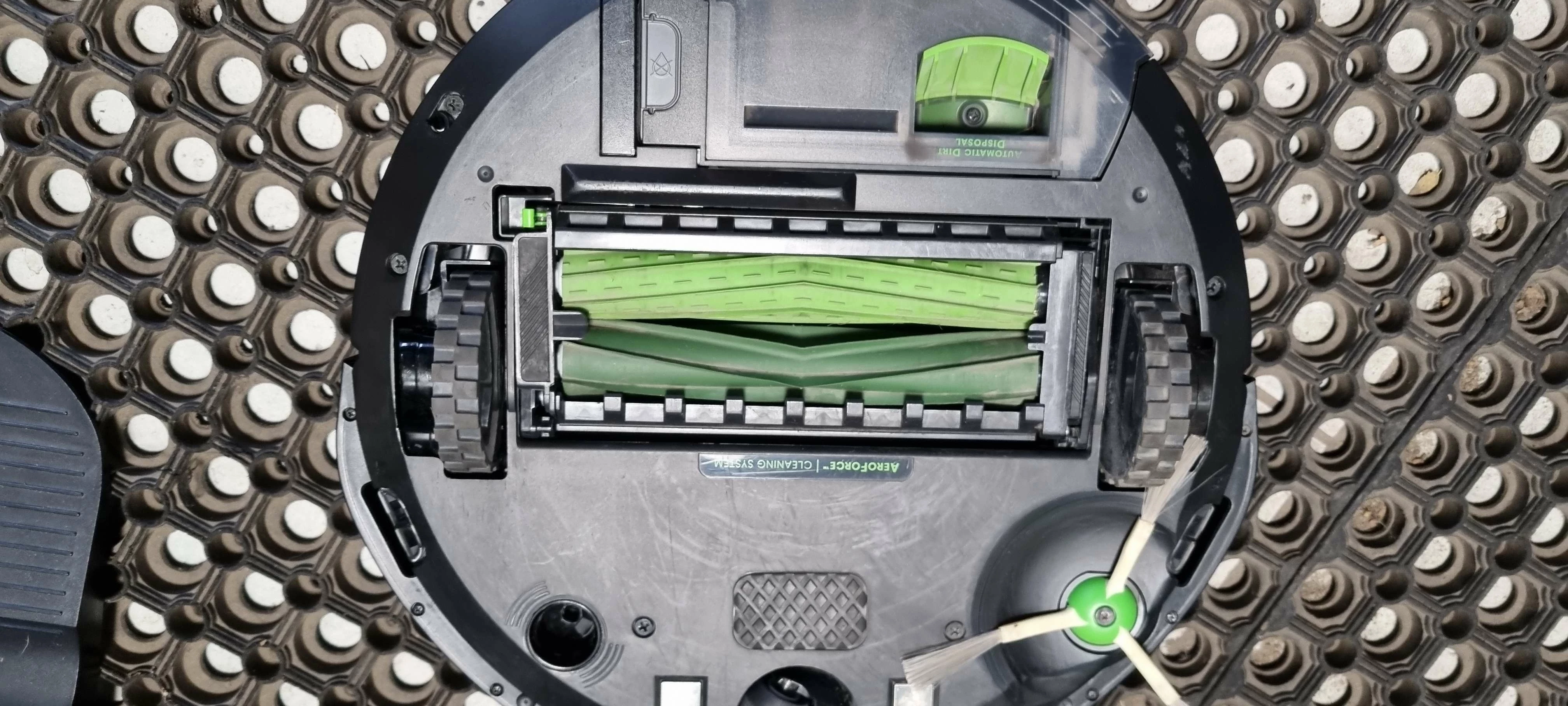 robot-sprzatajacy-irobot-roomba-i3-opis-stan-11323-2