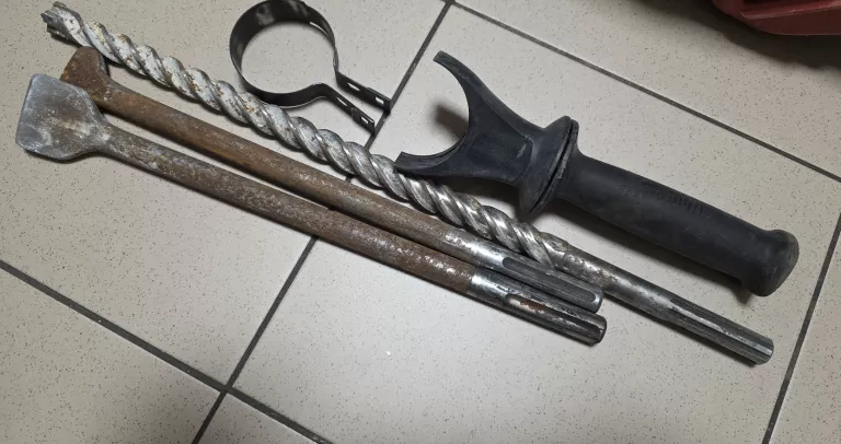MŁOT UDAROWO OBROTOWY MILWAUKEE M18 CHM ZESTAW