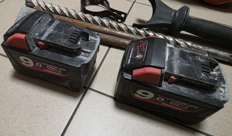 MŁOT UDAROWO OBROTOWY MILWAUKEE M18 CHM ZESTAW