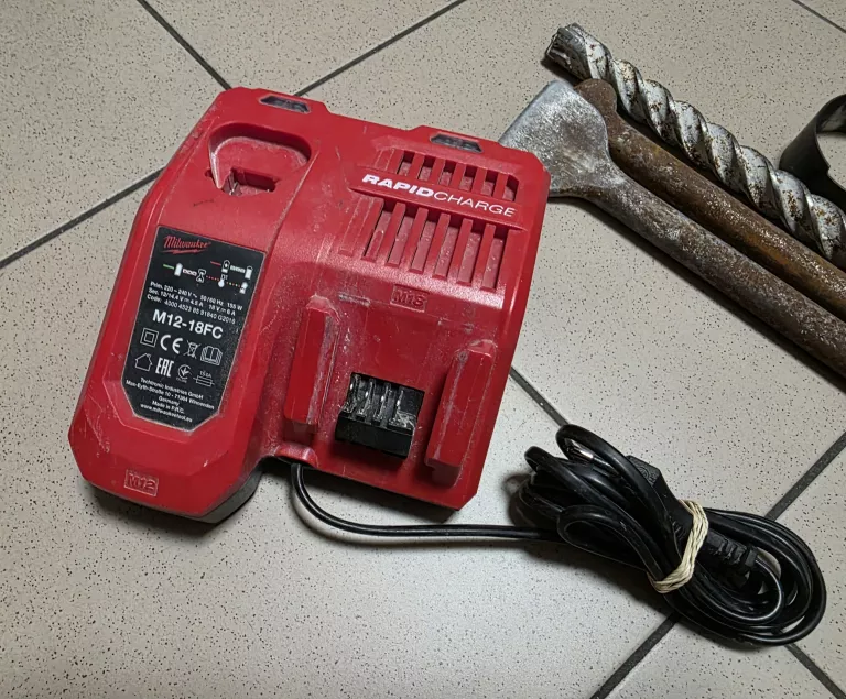MŁOT UDAROWO OBROTOWY MILWAUKEE M18 CHM ZESTAW