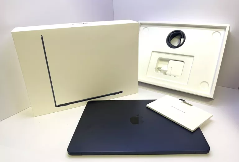 LAPTOP MACBOOK AIR M2