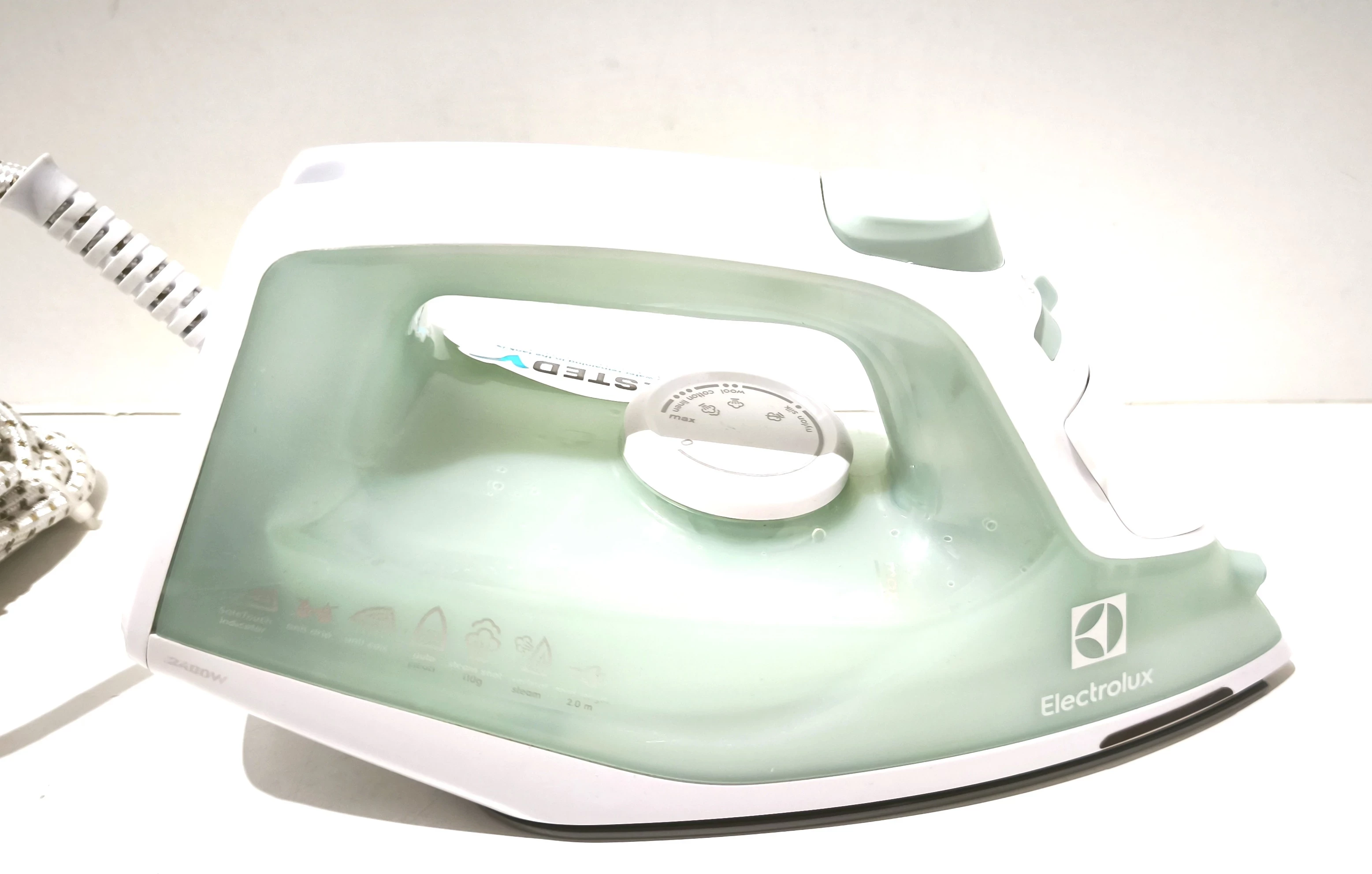 zelazko-electrolux-easyline-edb1740lg-opis-ean-gtin-7332543694310