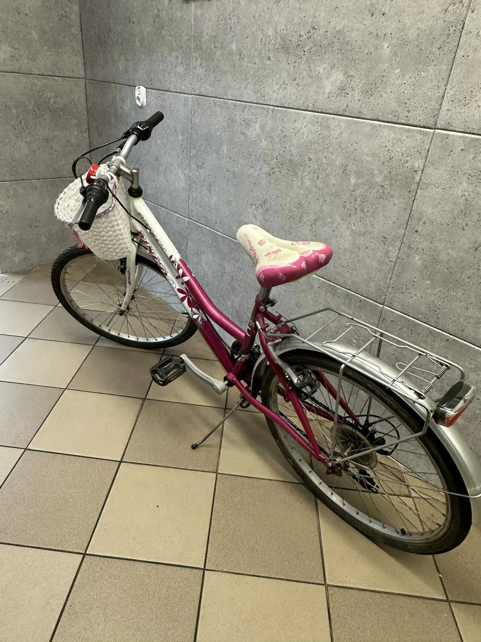 rower-suzana-bingo-z-koszykiem-bialo-rozowy-24-stan-11323-2