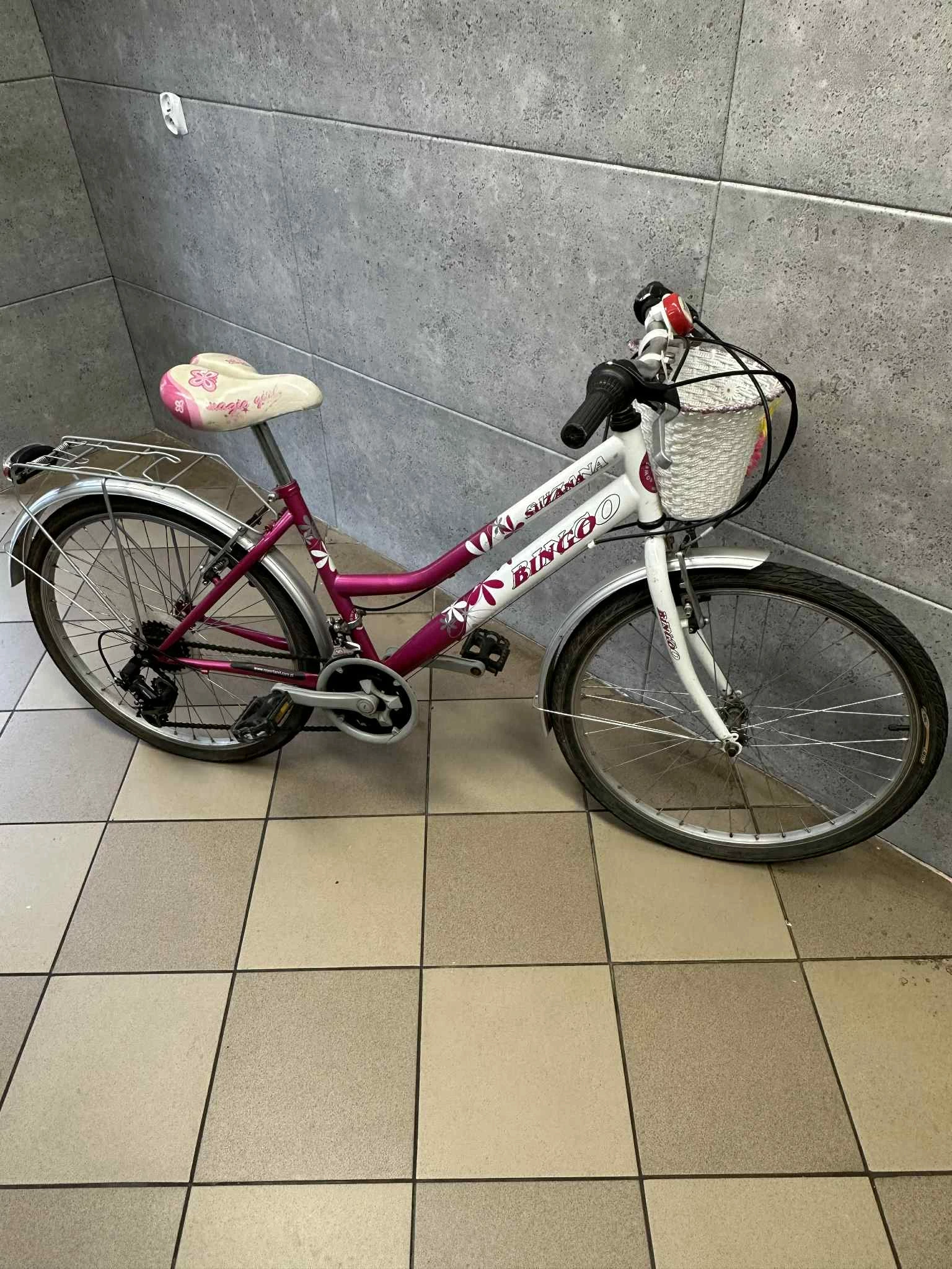 rower-suzana-bingo-z-koszykiem-bialo-rozowy-24-pilsudskiego-91-zawiercie