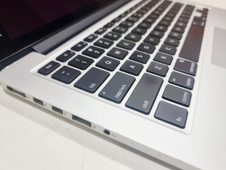MACBOOK PRO A1502 I7 16GB RAM 1TB SSD UBUNTU