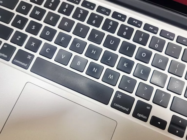 MACBOOK PRO A1502 I7 16GB RAM 1TB SSD UBUNTU