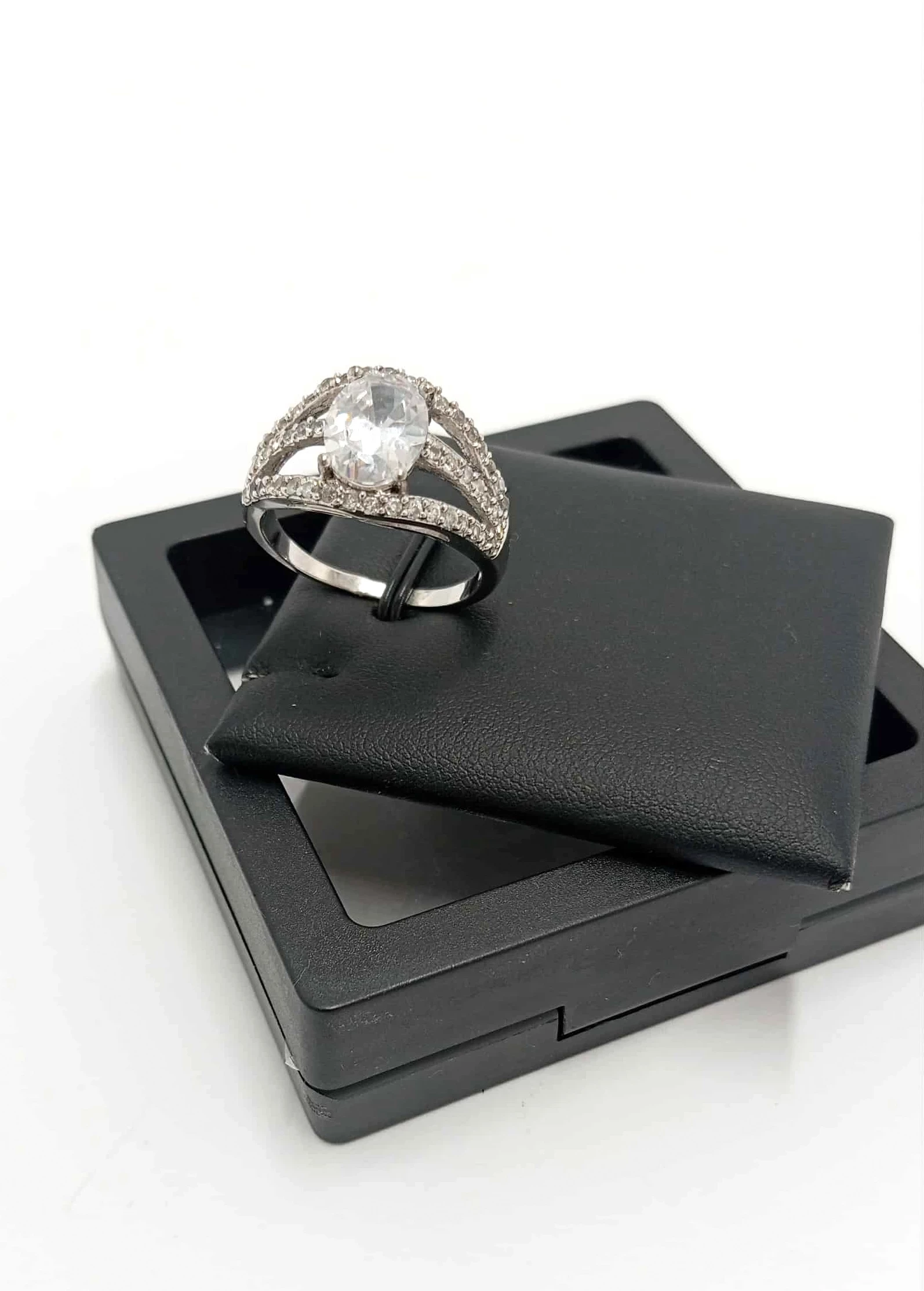 srebrny-pierscionek-p925-kolor-dominujacy-205826-1081899