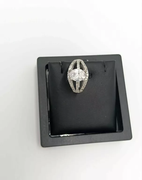 srebrny-pierscionek-p925-material-15835-4