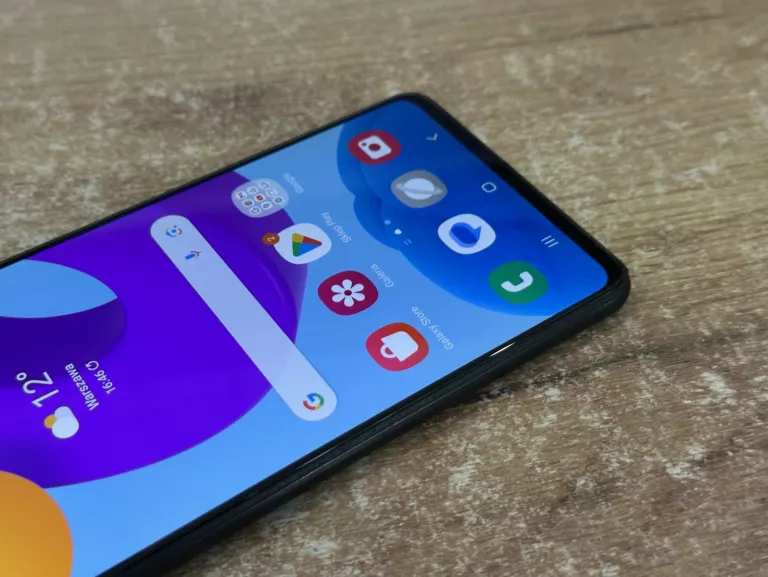 samsung-galaxy-m52-solo-czytaj-opis-przekatna-ekranu-670