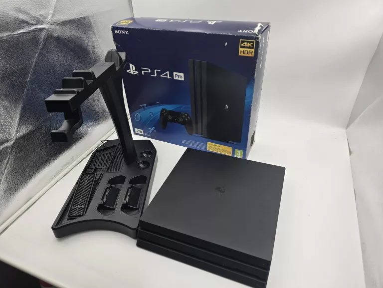 KONSOLA PLAYSTATION PS 4 PRO CUH-7216B
