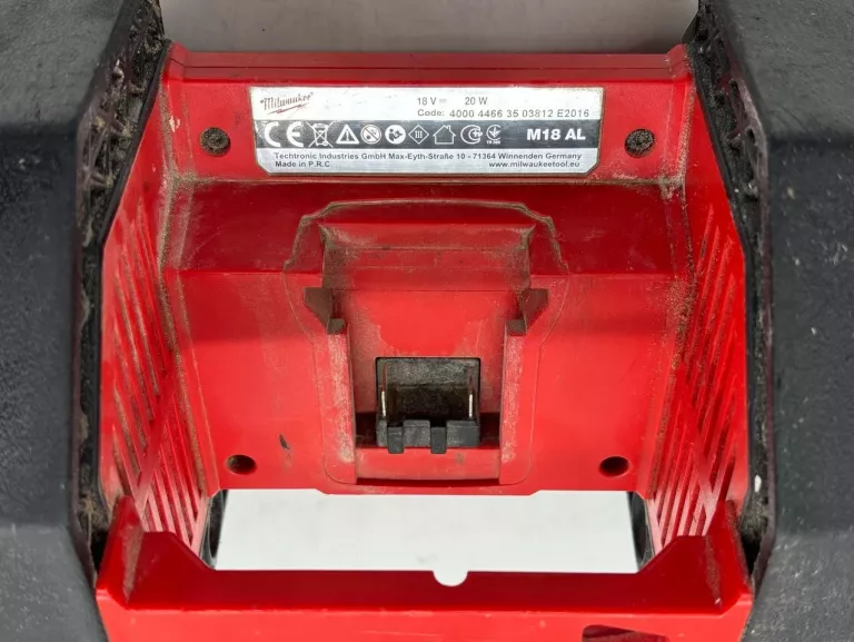 LAMPA HALOGEN AKUMULATOROWA MILWAUKEE M18