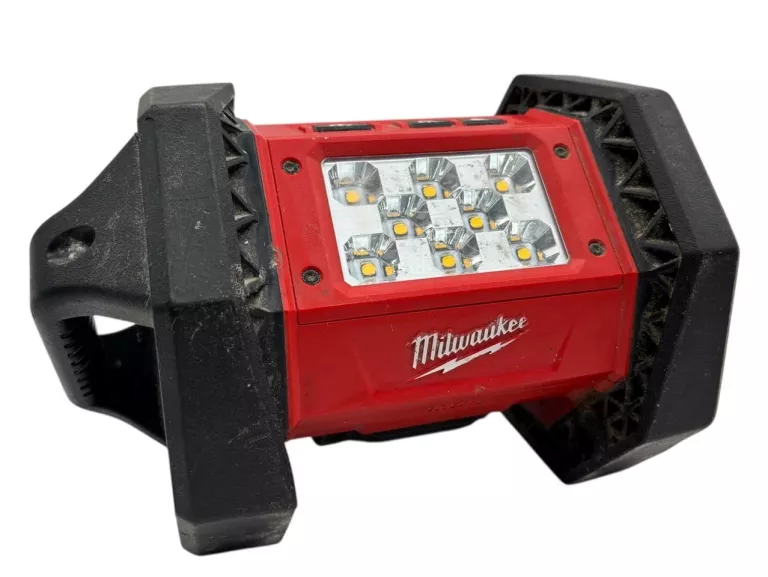LAMPA HALOGEN AKUMULATOROWA MILWAUKEE M18