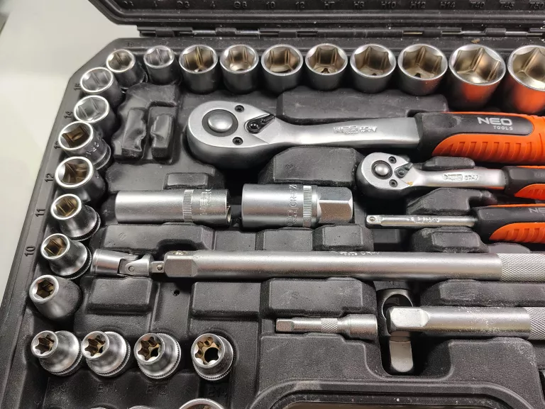 ZESTAW KLUCZY 108 ELEMENTÓW NEO TOOLS