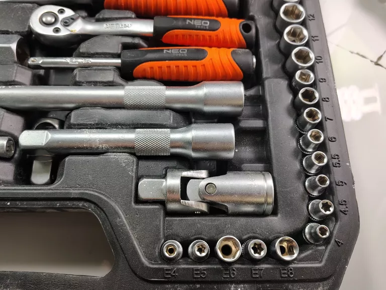 ZESTAW KLUCZY 108 ELEMENTÓW NEO TOOLS