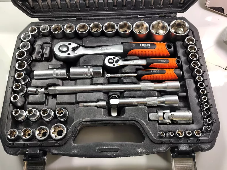 ZESTAW KLUCZY 108 ELEMENTÓW NEO TOOLS