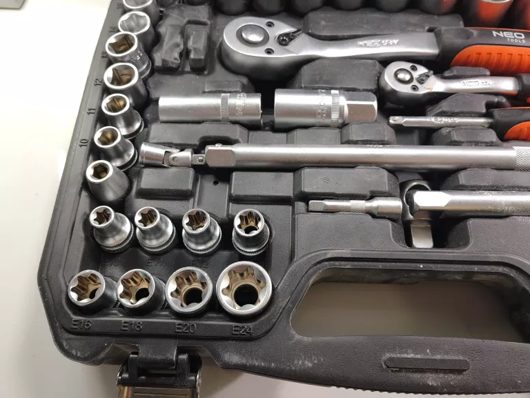 ZESTAW KLUCZY 108 ELEMENTÓW NEO TOOLS