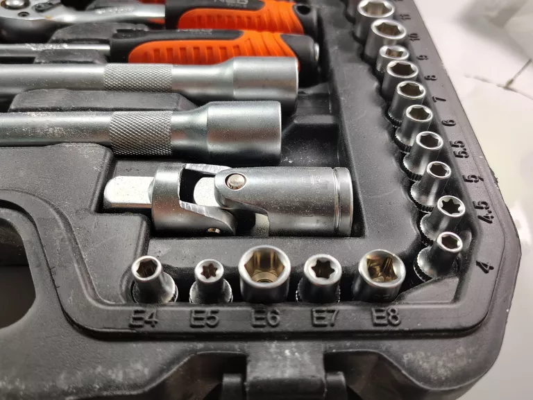 ZESTAW KLUCZY 108 ELEMENTÓW NEO TOOLS