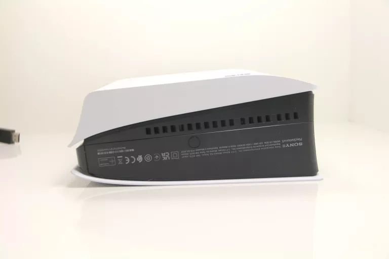 KONSOLA PLAYSTATION 5 Z NAPĘDEM 2X PAD