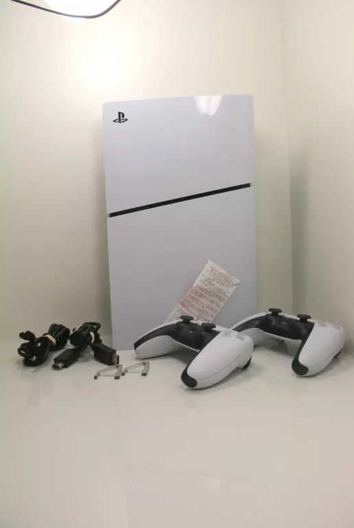 KONSOLA PLAYSTATION 5 Z NAPĘDEM 2X PAD