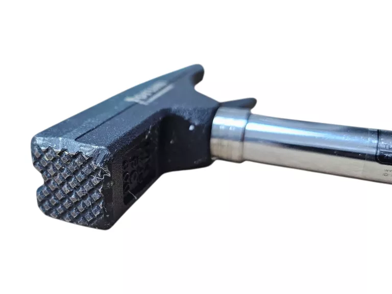 MŁOTEK CIESIELSKI 0,9 KG Z TRZONKIEM Z PROFILU STALOWEGO FORUM 42 45711 04