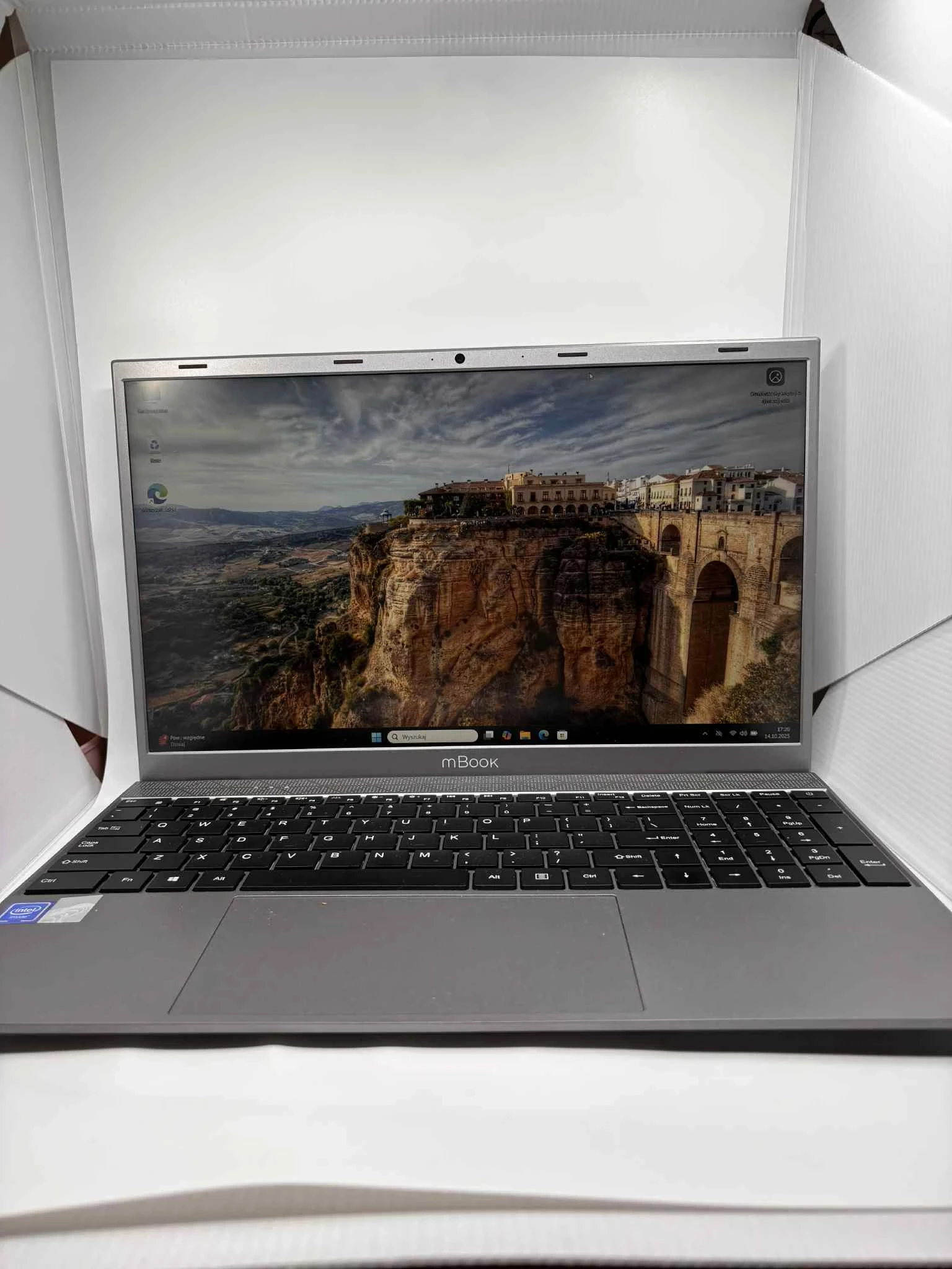 laptop-maxcom-mbook-15-przekatna-ekranu-1560