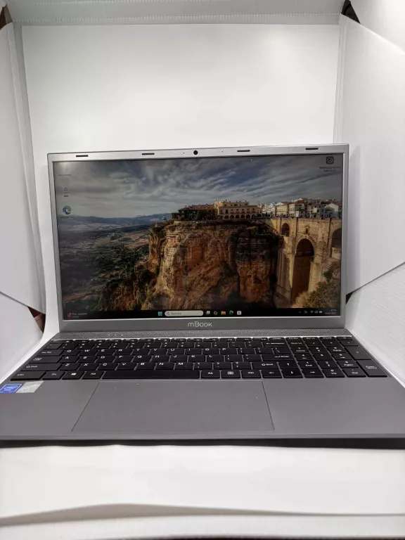 laptop-maxcom-mbook-15-przekatna-ekranu-1560