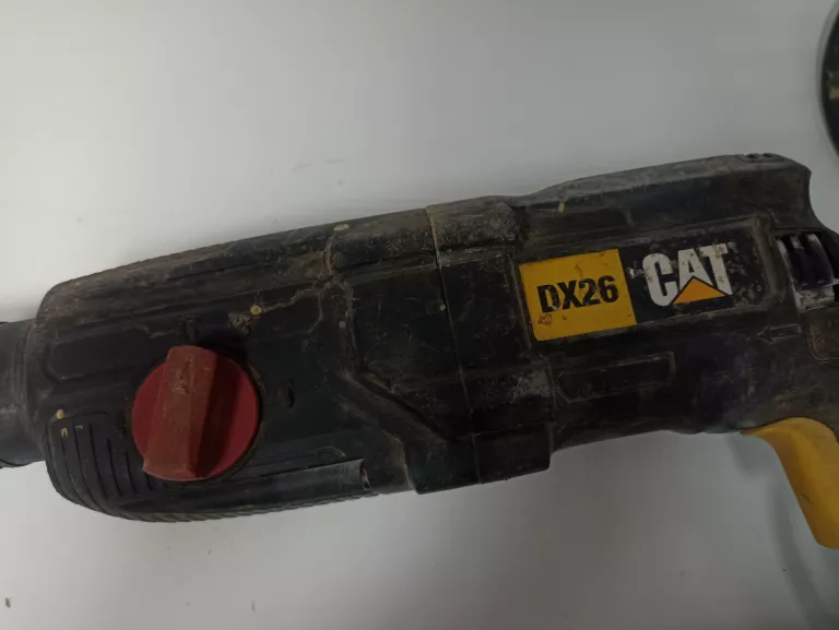 mlotowiertarka-cat-dx26-energia-udaru-300