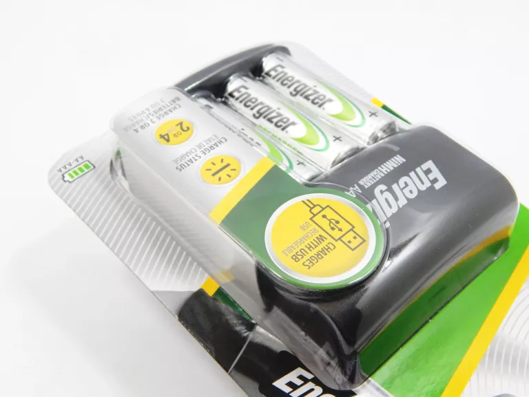 ŁADOWARKA ENERGIZER BASE + 4 AKUMULATORKI AA 1300