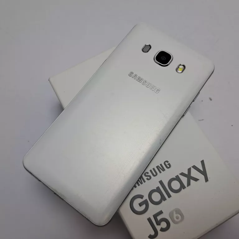 TELEFON SAMSUNG GALAXY J5