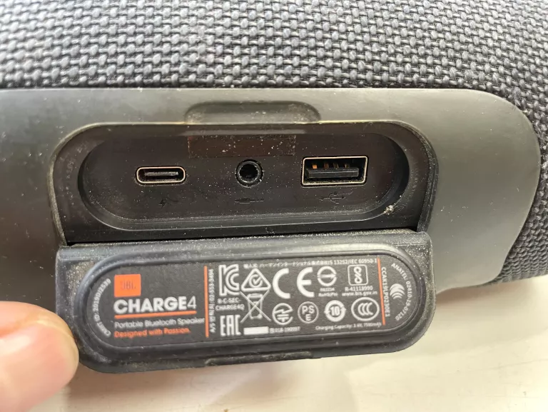 GŁOŚNIK PRZENOŚNY JBL CHARGE 4