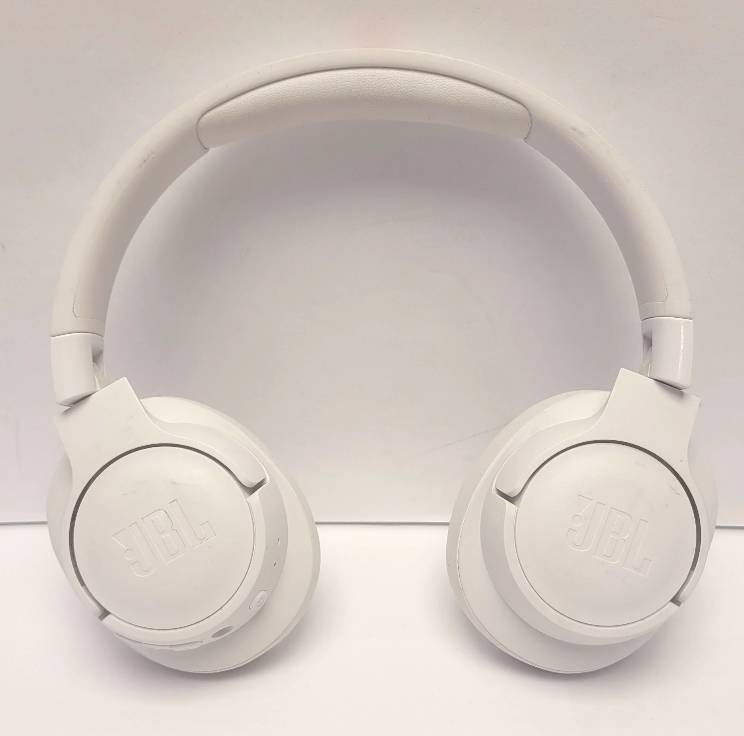 sluchawki-bt-jbl-tune720bt-biale-gdanska-81-bydgoszcz